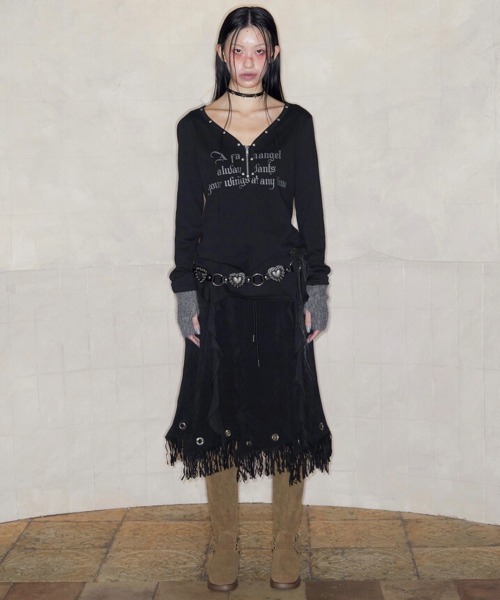 NOT KNOWING(ノットノーイング)の「【NOT KNOWING】STUD V-NECK RUFFLE TOP / 【ノットノーイング】スタッズVネックラッフル長袖Tシャツ(Tシャツ/カットソー・レディース・ホワイト/ブラック・ONE SIZE)」の10枚目の写真