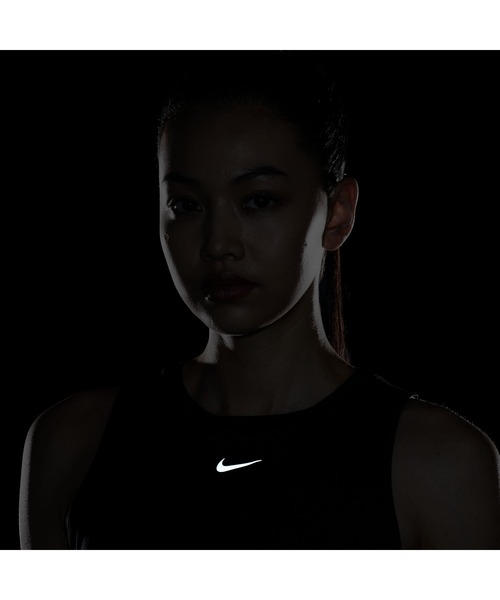 NIKE(ナイキ)の「ナイキ NIKE ナイキ ワン DF スリム タンク トップ(タンクトップ・レディース・ブラック・M/S/L)」の8枚目の写真