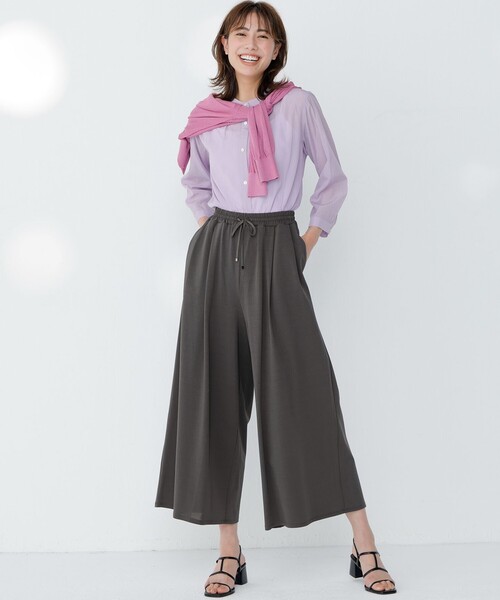 23区(ニジュウサンク)の「【接触冷感/洗える】ツイストコットンプレーティング ワイド パンツ(その他パンツ・レディース・グレー系/ブラウン系/ブラック系・38)」の21枚目の写真