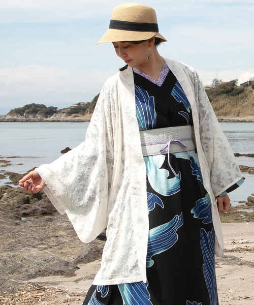 倭物やカヤ(ワモノヤカヤ)の「【倭物やカヤ】透かし花羽織(カーディガン/ボレロ・レディース・ライトブルー/スミクロ/キナリ・FREE)」の1枚目の写真