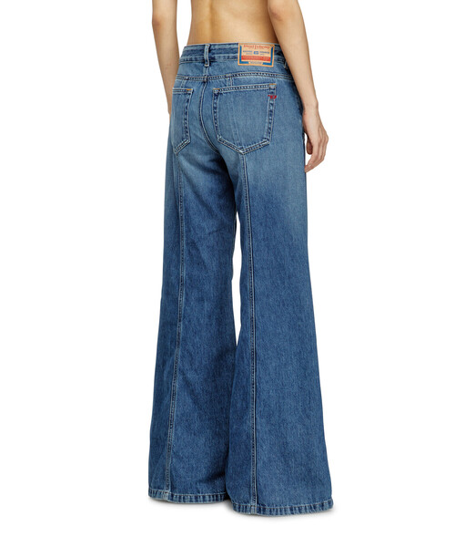 DIESEL(ディーゼル)の「ウィメンズ デニムパンツ FLARE D-AKII L.28(デニムパンツ・レディース・インディゴブルー・30inch/28inch/29inch/24inch/25inch/26inch/27inch/23inch)」の2枚目の写真