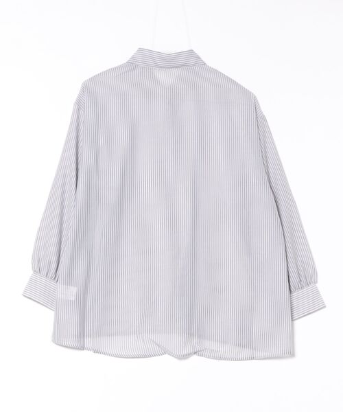 BELLUNA PLUS(ベルーナ)の「シアーストライプ素材ベーシックシャツ(シャツ/ブラウス・レディース・ネイビー系/グレー/ブルー・LARGE/MEDIUM/X-LARGE)」の17枚目の写真