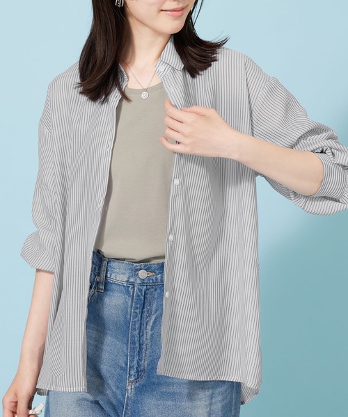 BELLUNA PLUS(ベルーナ)の「シアーストライプ素材ベーシックシャツ(シャツ/ブラウス・レディース・ネイビー系/グレー/ブルー・LARGE/MEDIUM/X-LARGE)」の21枚目の写真