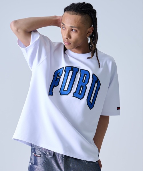 FUBU（ フブ）の「FUBU フブ ブランド カレッジ ロゴ 刺繍 アメカジ メッシュ レター クルーネック 半袖 Tシャツ ティーシャツ（Tシャツ/カットソー・メンズ・ブラック/オレンジ/ホワイト・M/L/XL/XXL）」の2枚目の写真