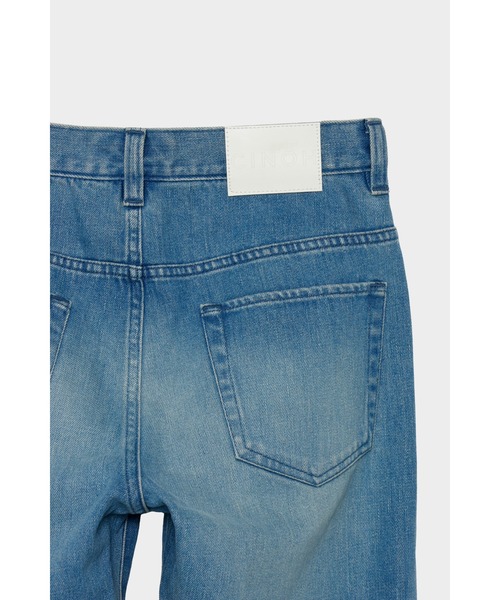 CINOH（チノ）の「HI-WAIST SLIM STRAIGHT（デニムパンツ・レディース・ダークブルー/ライトブルー・24/25/26）」の11枚目の写真