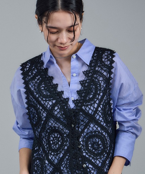 SALON adam et rope'(サロン アダム エ ロペ)の「Shuttlenotesワッシャーローンウォッシュドシャツ(シャツ/ブラウス・レディース・ブラウン/サックスブルー/オフホワイト・FREE)」の3枚目の写真