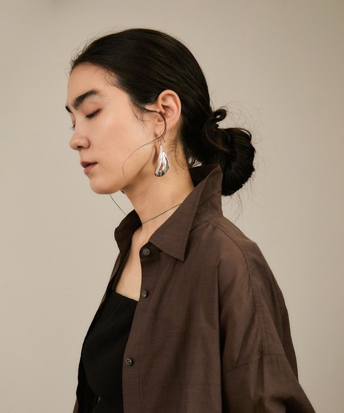 SALON adam et rope'(サロン アダム エ ロペ)の「Shuttlenotesワッシャーローンウォッシュドシャツ(シャツ/ブラウス・レディース・ブラウン/サックスブルー/オフホワイト・FREE)」の6枚目の写真