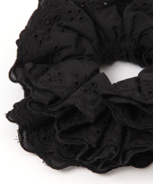 LOWRYS FARM（ローリーズファーム）の「スカラップＢＩＧシュシュ　 573176（シュシュ・レディース・ホワイト/ブラック/ブルー/レッド/ブラウン・FREE）」の7枚目の写真