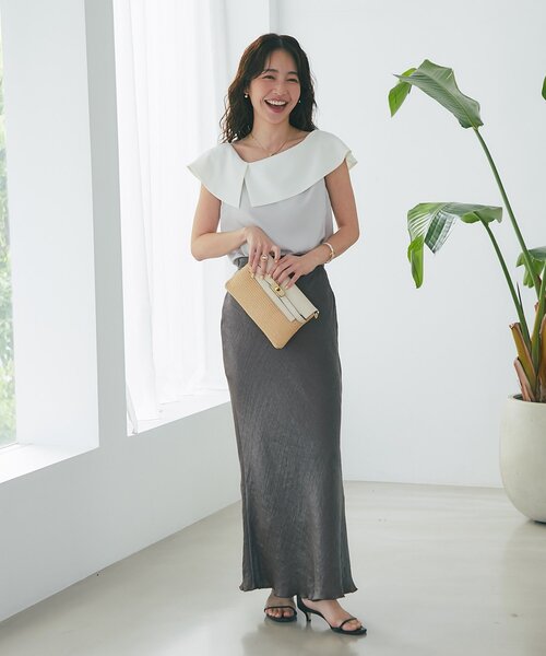 La boutique BonBon(ラブティックボンボン)の「アシメビッグカラーブラウス(シャツ/ブラウス・レディース・ライトグレー/ネイビー・FREE)」の11枚目の写真