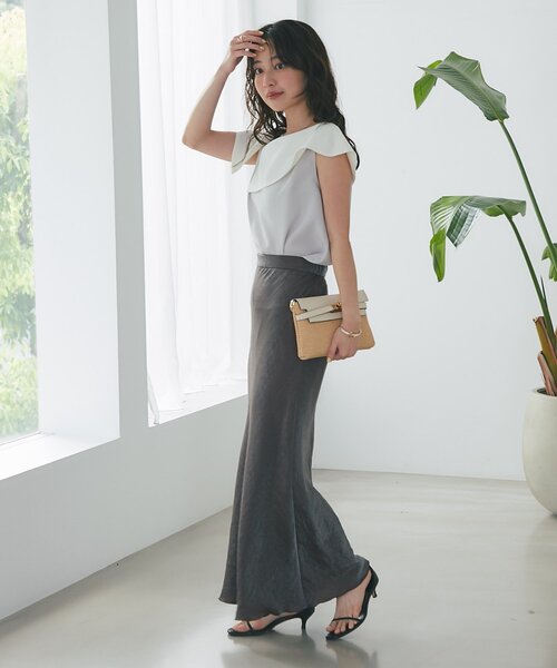 La boutique BonBon(ラブティックボンボン)の「アシメビッグカラーブラウス(シャツ/ブラウス・レディース・ライトグレー/ネイビー・FREE)」の13枚目の写真