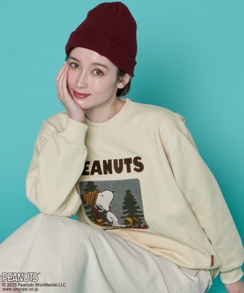 KRIFF MAYER Lady's Collection（クリフメイヤーレディースコレクション）の「サガラ刺繍スヌーピー裏起毛スウェット（スウェット・レディース・チャコール/パープル/レッド/カラフル/ナチュラル・MEDIUM/LARGE）」の6枚目の写真