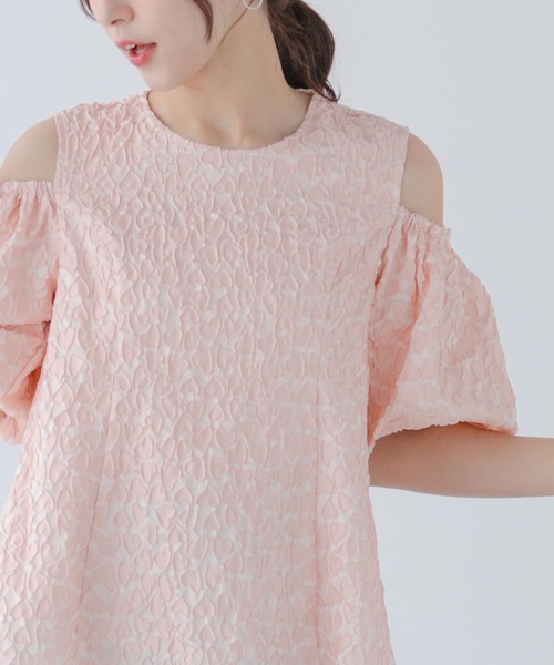 Fit more(フィットモア)の「ハートジャガードオフショルダーブラウス(シャツ/ブラウス・レディース・クリーム/ピンク/ブラック・FREE)」の11枚目の写真