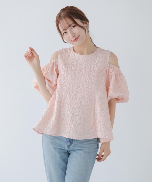 Fit more(フィットモア)の「ハートジャガードオフショルダーブラウス(シャツ/ブラウス・レディース・クリーム/ピンク/ブラック・FREE)」の12枚目の写真