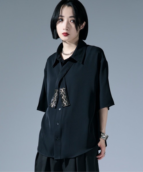 Ellno Loset(エルノロゼット)の「ノーブルビジューボウタイツキトロミシャツ(シャツ/ブラウス・メンズ・オフホワイト/ブラック/ブルーグレー・SMALL/MEDIUM/LARGE)」の12枚目の写真