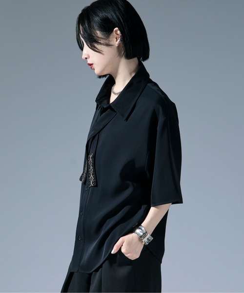 Ellno Loset(エルノロゼット)の「ノーブルビジューボウタイツキトロミシャツ(シャツ/ブラウス・メンズ・オフホワイト/ブラック/ブルーグレー・SMALL/MEDIUM/LARGE)」の13枚目の写真
