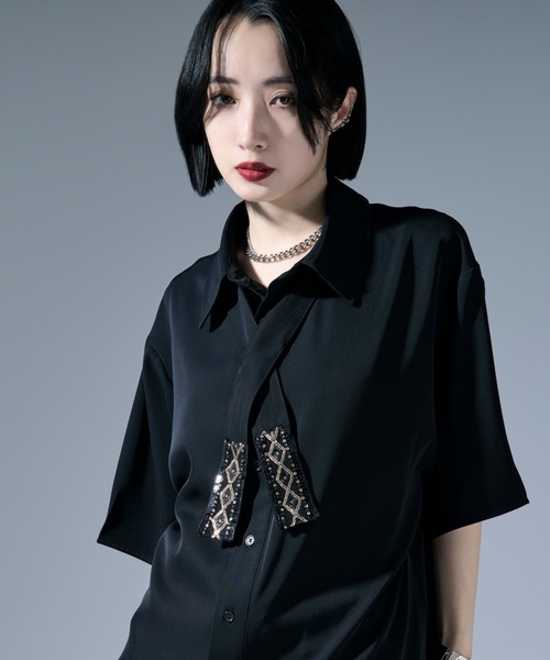 Ellno Loset(エルノロゼット)の「ノーブルビジューボウタイツキトロミシャツ(シャツ/ブラウス・メンズ・オフホワイト/ブラック/ブルーグレー・SMALL/MEDIUM/LARGE)」の10枚目の写真