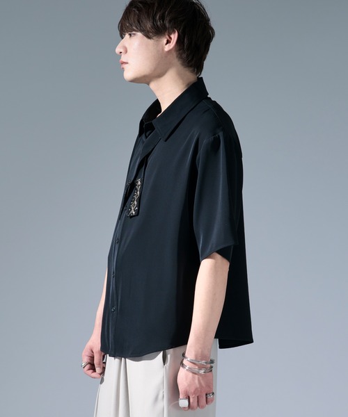 Ellno Loset(エルノロゼット)の「ノーブルビジューボウタイツキトロミシャツ(シャツ/ブラウス・メンズ・オフホワイト/ブラック/ブルーグレー・SMALL/MEDIUM/LARGE)」の8枚目の写真