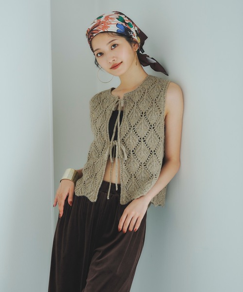 N.(N. Natural Beauty Basic)(エヌエヌナチュラルビューティーベーシック)の「ラメネップ透かし編みジレ(ベスト・レディース・ベージュ/オフホワイト/ブラック・MEDIUM)」の1枚目の写真