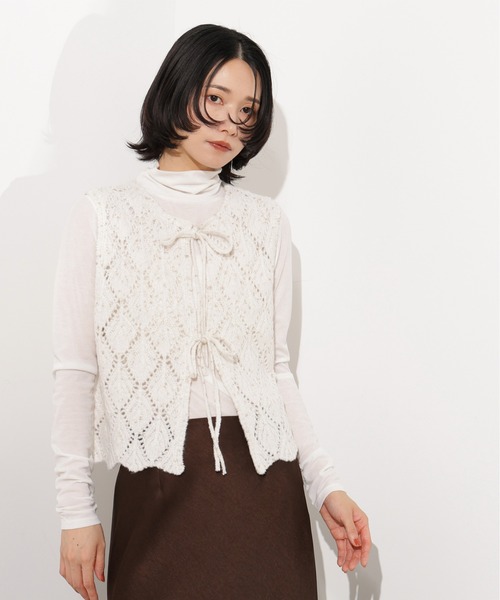 N.(N. Natural Beauty Basic)(エヌエヌナチュラルビューティーベーシック)の「ラメネップ透かし編みジレ(ベスト・レディース・ベージュ/オフホワイト/ブラック・MEDIUM)」の4枚目の写真