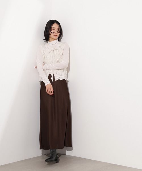 N.(N. Natural Beauty Basic)(エヌエヌナチュラルビューティーベーシック)の「ラメネップ透かし編みジレ(ベスト・レディース・ベージュ/オフホワイト/ブラック・MEDIUM)」の9枚目の写真