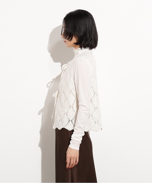 N.(N. Natural Beauty Basic)(エヌエヌナチュラルビューティーベーシック)の「ラメネップ透かし編みジレ(ベスト・レディース・ベージュ/オフホワイト/ブラック・MEDIUM)」の14枚目の写真