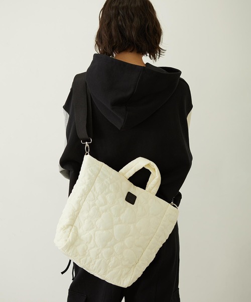 MILKFED.（ミルクフェド）の「HEART QUILTED BAG（ショルダーバッグ・レディース・オフホワイト/ピンク/ネイビー・ONE SIZE）」の11枚目の写真