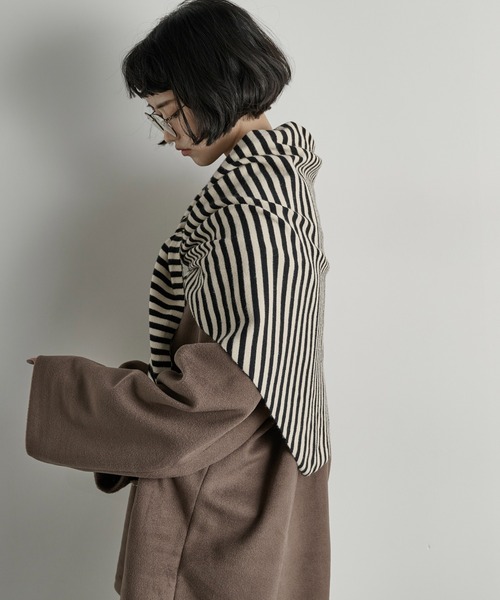 THE YOn（ザヨン）の「ウールトライアングルストール（ストール/ショール・レディース・ブラウン/ベージュ/ブラック/ホワイト×ブラック・FREE）」の11枚目の写真