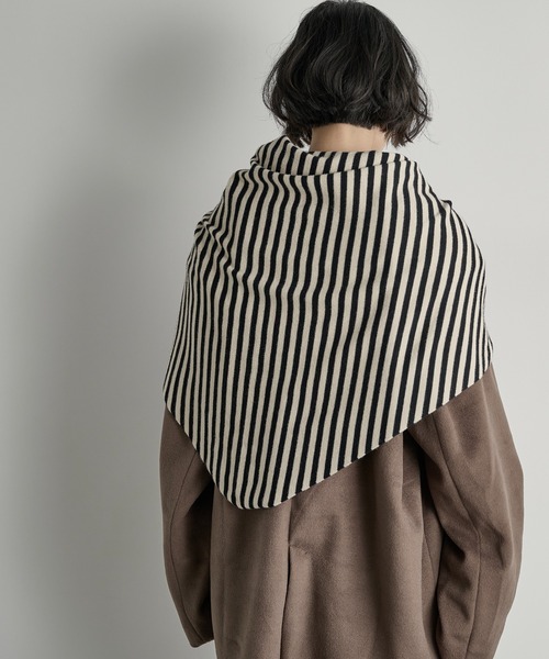 THE YOn（ザヨン）の「ウールトライアングルストール（ストール/ショール・レディース・ブラウン/ベージュ/ブラック/ホワイト×ブラック・FREE）」の12枚目の写真