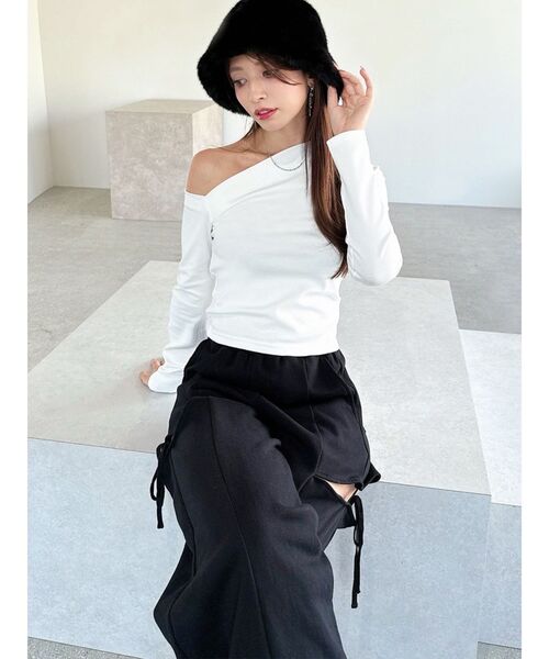 RESEXXY（リゼクシー）の「ワンショルネックTシャツ（Tシャツ/カットソー・レディース・ブラック/ホワイト/ピンク・FREE）」の2枚目の写真