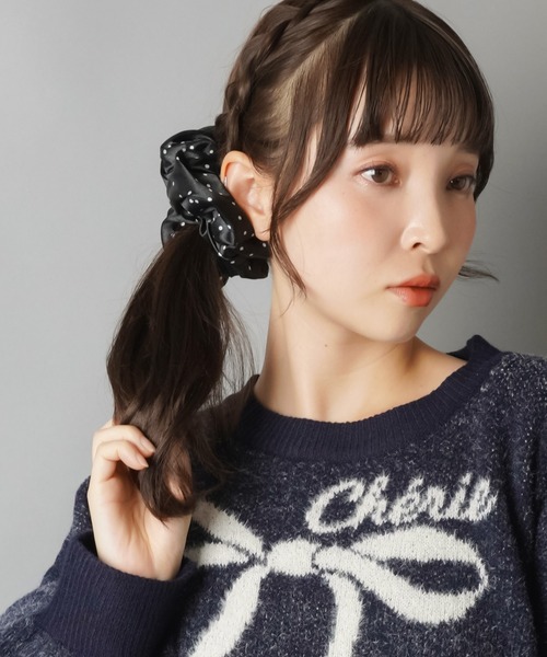 SPINNS（スピンズ）の「サテンシュシュ/ドット/水玉柄/NEO森ガール（シュシュ・レディース・ブラック/アイボリー・ONESIZE）」の4枚目の写真