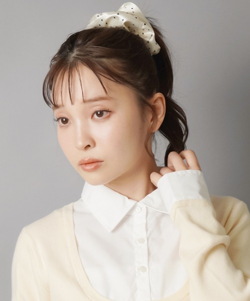 SPINNS（スピンズ）の「サテンシュシュ/ドット/水玉柄/NEO森ガール（シュシュ・レディース・ブラック/アイボリー・ONESIZE）」の10枚目の写真