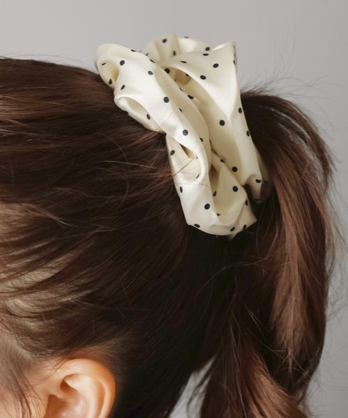 SPINNS（スピンズ）の「サテンシュシュ/ドット/水玉柄/NEO森ガール（シュシュ・レディース・ブラック/アイボリー・ONESIZE）」の8枚目の写真