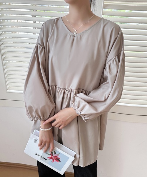 ONEP STAR(ワンピスター)の「ギャザー入りパフスリーブブラウス(シャツ/ブラウス・レディース・ホワイト/ブラック/グレー/ライトカーキ・FREE)」の2枚目の写真