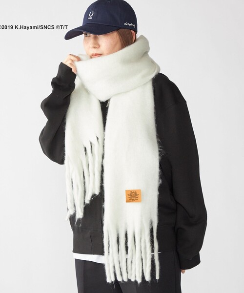 SHIPS(シップス)の「SHIPS: 日曜劇場『ザ・ロイヤルファミリー』クラシック ホースシューロゴパッチ ボリューム マフラー(マフラー・メンズ・ナチュラル・ONE SIZE)」の1枚目の写真