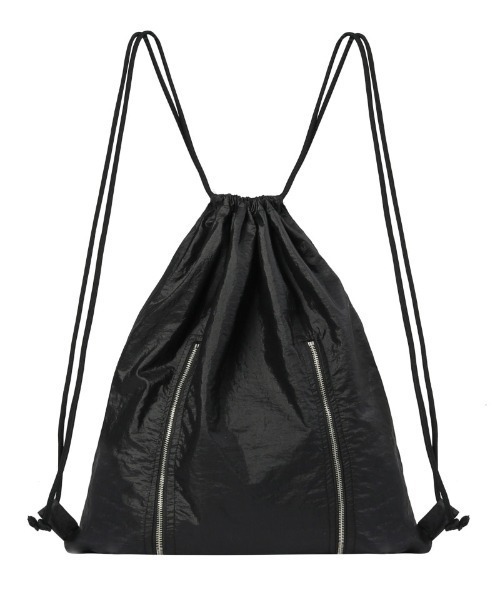 MUCENT(ムセント)の「A'GEM/9 × .kom 『MUCENT/ムーセント』 TATIA LEATHER PATCH ZIPPER POINT GYM SACK UNISEX /レジャーパッチZIPポイントジムサック(バックパック/リュック・レディース・ブラック・FREE)」の5枚目の写真