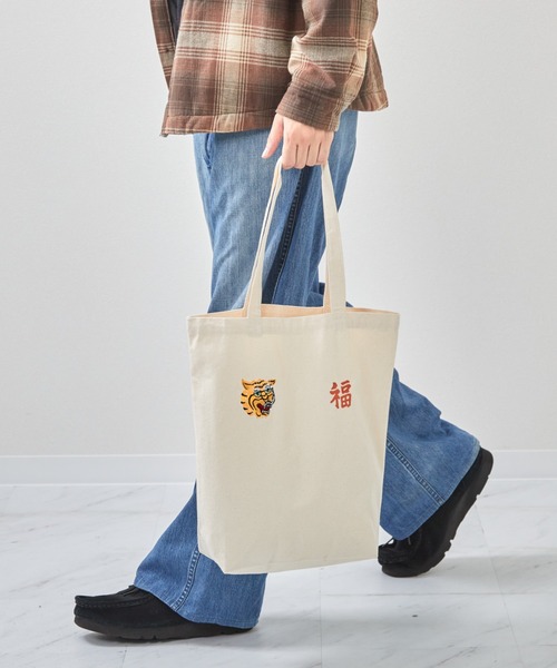 ミマ（ミマ）の「【ミマ】スーベニア刺繍トートバッグ（トートバッグ・メンズ・アイボリー/ブラック/カーキ・FREE）」の2枚目の写真