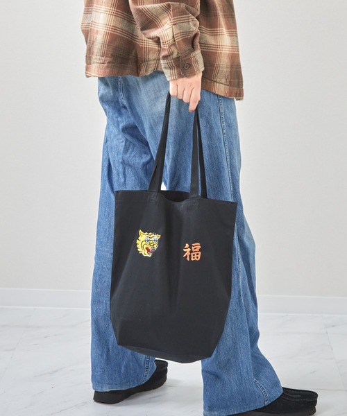 ミマ（ミマ）の「【ミマ】スーベニア刺繍トートバッグ（トートバッグ・メンズ・アイボリー/ブラック/カーキ・FREE）」の9枚目の写真