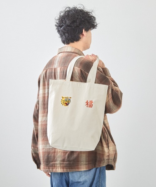 ミマ（ミマ）の「【ミマ】スーベニア刺繍トートバッグ（トートバッグ・メンズ・アイボリー/ブラック/カーキ・FREE）」の4枚目の写真