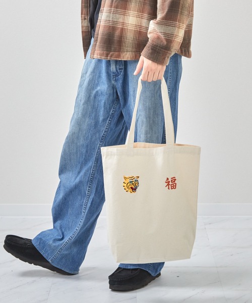 ミマ（ミマ）の「【ミマ】スーベニア刺繍トートバッグ（トートバッグ・メンズ・アイボリー/ブラック/カーキ・FREE）」の6枚目の写真