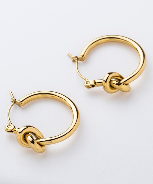 AJUGA.（アジュガ）の「ノットアクセントフープピアス（ピアス（両耳用）・レディース・ゴールド・ONE SIZE）」の3枚目の写真