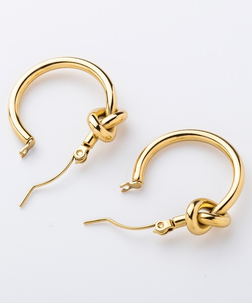AJUGA.（アジュガ）の「ノットアクセントフープピアス（ピアス（両耳用）・レディース・ゴールド・ONE SIZE）」の4枚目の写真