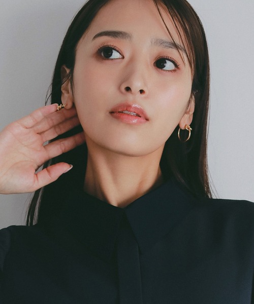 AJUGA.（アジュガ）の「ノットアクセントフープピアス（ピアス（両耳用）・レディース・ゴールド・ONE SIZE）」の8枚目の写真