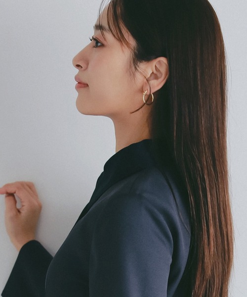 AJUGA.（アジュガ）の「ノットアクセントフープピアス（ピアス（両耳用）・レディース・ゴールド・ONE SIZE）」の11枚目の写真