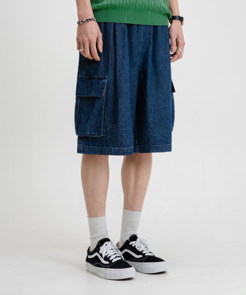 LEMAIN SECOND（リメインセカンド）の「BERMUDA WIDE ONE-TUCK CARGO DENIM SHORTS [MEDIUM BLUE]（その他パンツ・メンズ・その他・SMALL/MEDIUM）」の2枚目の写真