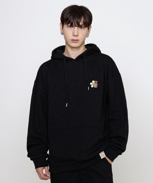 GRAVER（グレーバー）の「[UNISEX]フラワーベア刺繍スマイルフードティー_ブラック（パーカー・レディース・ブラック・SMALL/MEDIUM/LARGE）」の2枚目の写真