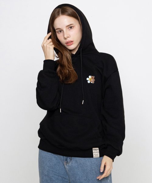GRAVER（グレーバー）の「[UNISEX]フラワーベア刺繍スマイルフードティー_ブラック（パーカー・レディース・ブラック・SMALL/MEDIUM/LARGE）」の3枚目の写真
