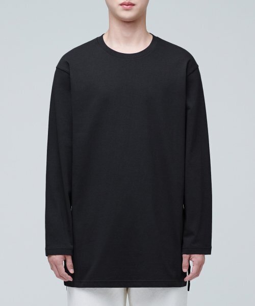 MUSINSA STANDARD（ムシンサスタンダード）の「レイヤードクルーネック長袖Tシャツ_ロング丈 [ブラック]（Tシャツ/カットソー・メンズ・その他・SMALL/MEDIUM/LARGE/X-SMALL）」の2枚目の写真