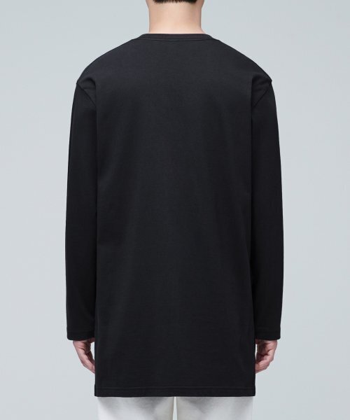 MUSINSA STANDARD（ムシンサスタンダード）の「レイヤードクルーネック長袖Tシャツ_ロング丈 [ブラック]（Tシャツ/カットソー・メンズ・その他・SMALL/MEDIUM/LARGE/X-SMALL）」の4枚目の写真