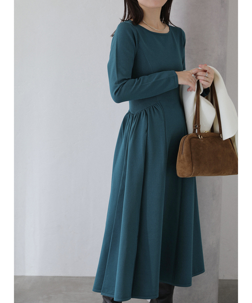 La TOTALITE(ラトータリテ)の「フィットフレアニットワンピース(ワンピース・レディース・ブラック/ボルドー/グリーン・FREE)」の3枚目の写真