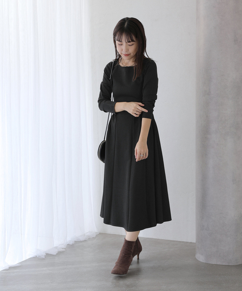 La TOTALITE(ラトータリテ)の「フィットフレアニットワンピース(ワンピース・レディース・ブラック/ボルドー/グリーン・FREE)」の17枚目の写真